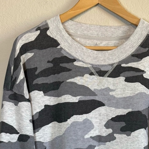Aerie Gray Toned Camouflage Print Comfy and Soft Oversized Pullover Sweater Top - Picture 3 of 12